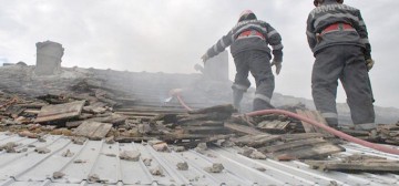 Un om a ars de viu în Comana, după ce locuinţa i-a fost cuprinsă de flăcări